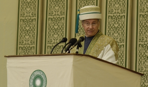 His Highness the Aga Khan, Chancellor of the Aga Khan University, speaking at the 2006 Convocation ceremony of the University.